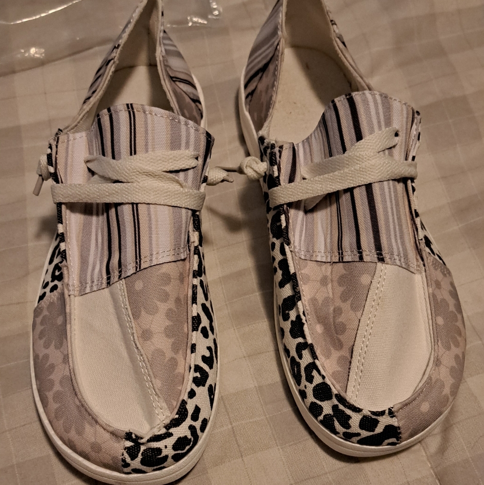 Gray multi pattern loafer NEW size 8